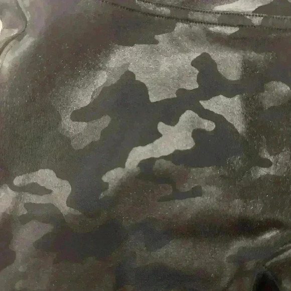 Spanx Black on Black camouflage Leggings Size Small - Picture 2 of 4